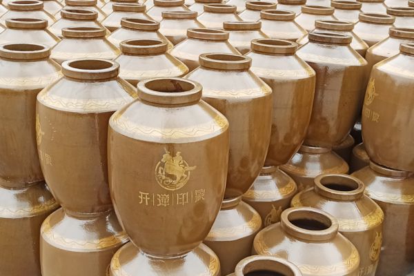 酒坛知识：影响酒坛批发价格的因素有哪些？